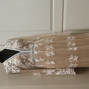 Forever 21 long dress V neckwith lace embroidery size small